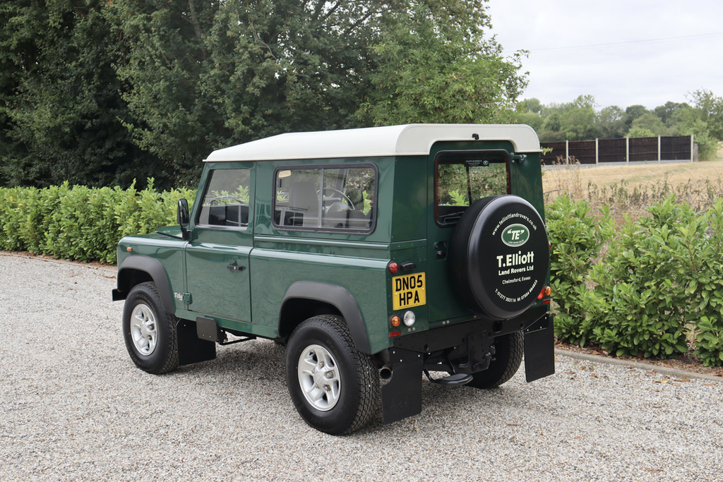 Land Rover Defender 90 2.5L Null Black #15