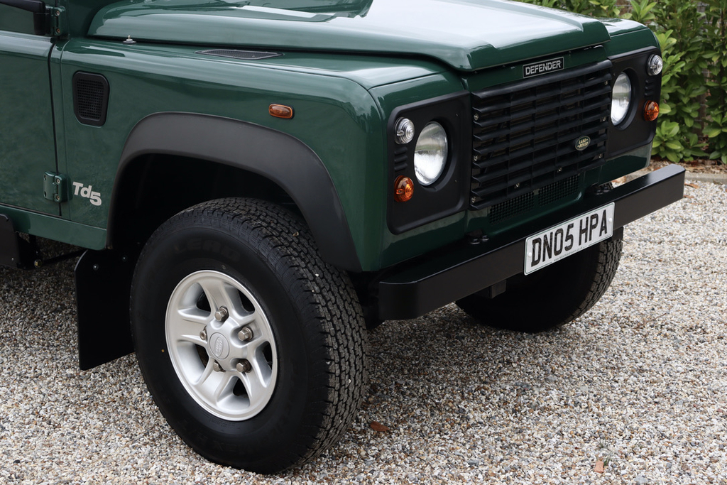 Land Rover Defender 90 2.5L Null Black #13