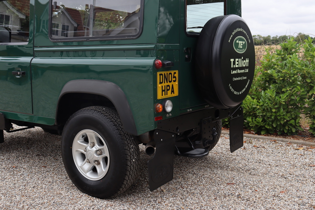 Land Rover Defender 90 2.5L Null Black #16