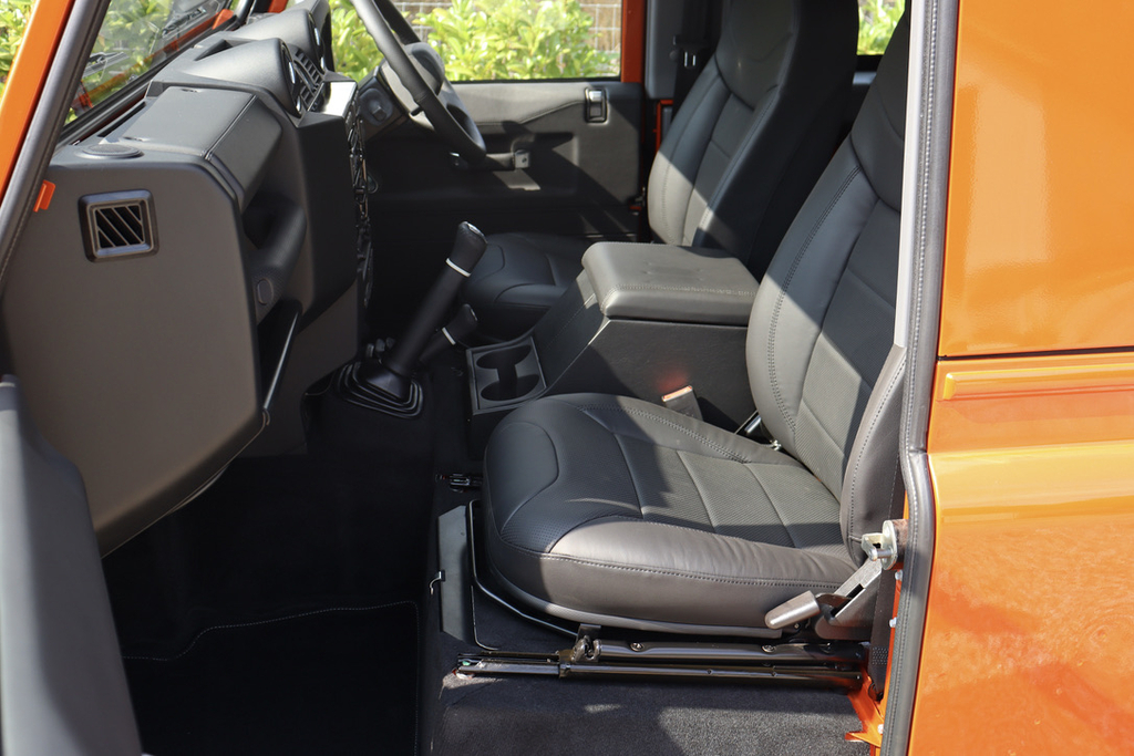 Land Rover Defender 90 Defender 90 Adventure Td Orange #31