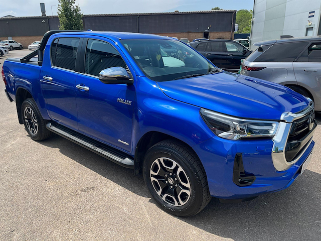 Toyota HILUX 2.8 D-4d Invincible Pickup Double Cab M