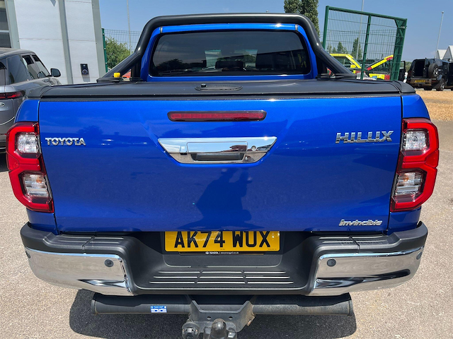 Toyota HILUX 2.8 D-4d Invincible Pickup Double Cab M  #4
