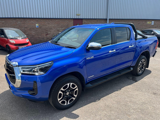 Toyota HILUX 2.8 D-4d Invincible Pickup Double Cab M  #2