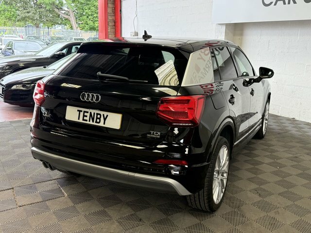 Audi Q2 Automatic Black #6