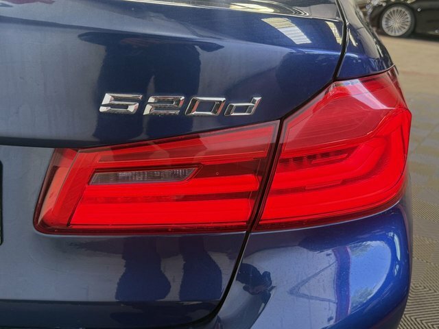 BMW 5 Series Saloon Blue #24