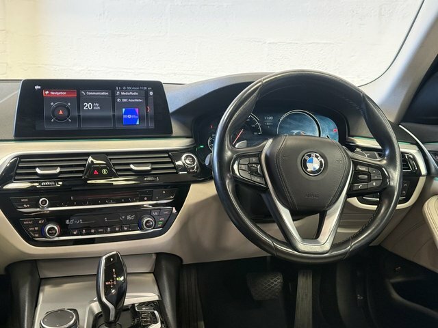 BMW 5 Series Saloon Blue #29