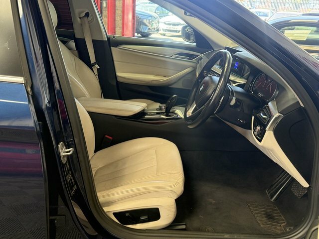 BMW 5 Series Saloon Blue #25