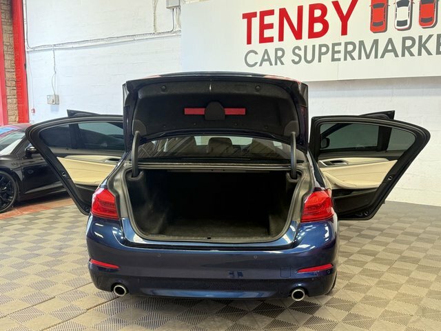 BMW 5 Series Saloon Blue #13
