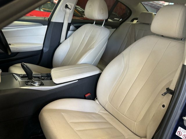 BMW 5 Series Saloon Blue #47