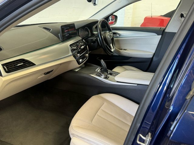 BMW 5 Series Saloon Blue #48