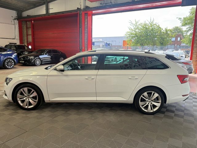 Skoda Superb Superb Se L Iv Phev White #4