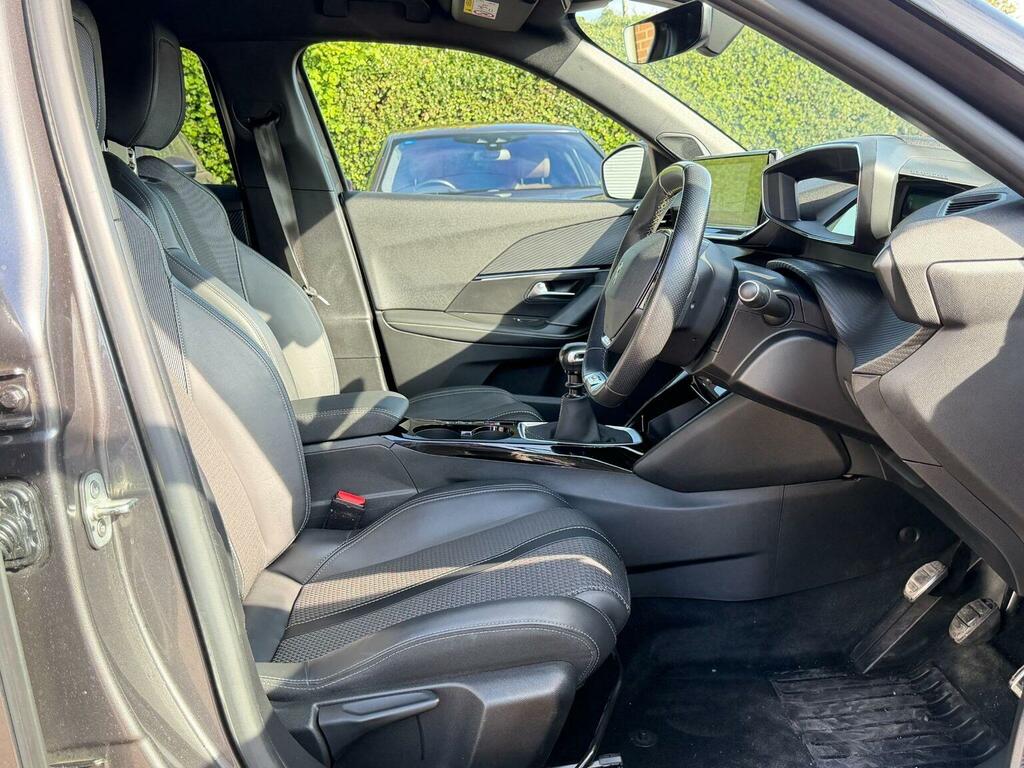 Peugeot 2008 Gt Premium Grey #28