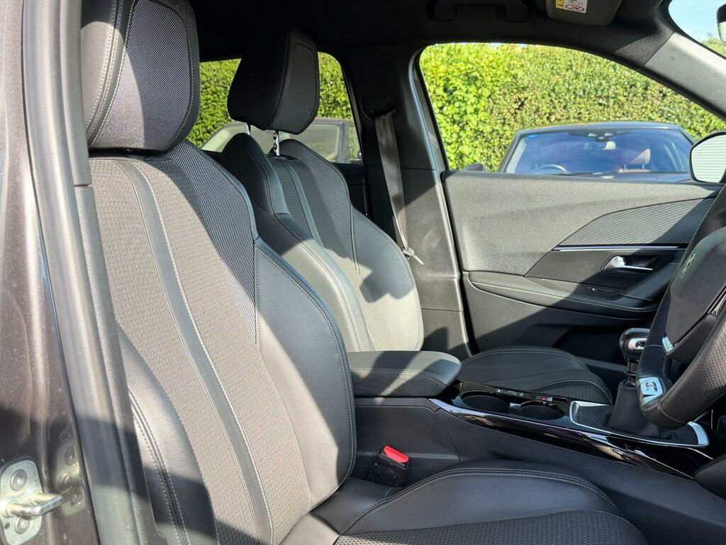 Peugeot 2008 Gt Premium Grey #30