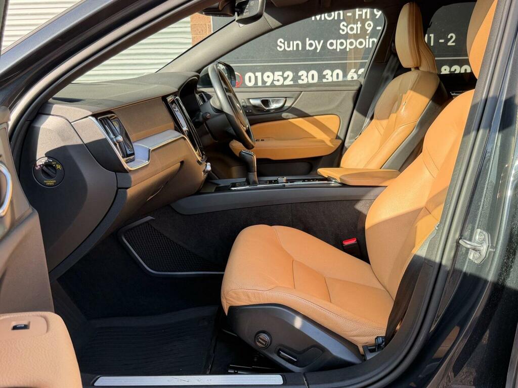 Volvo V60 V60 R-design B4 Mhev Silver #60