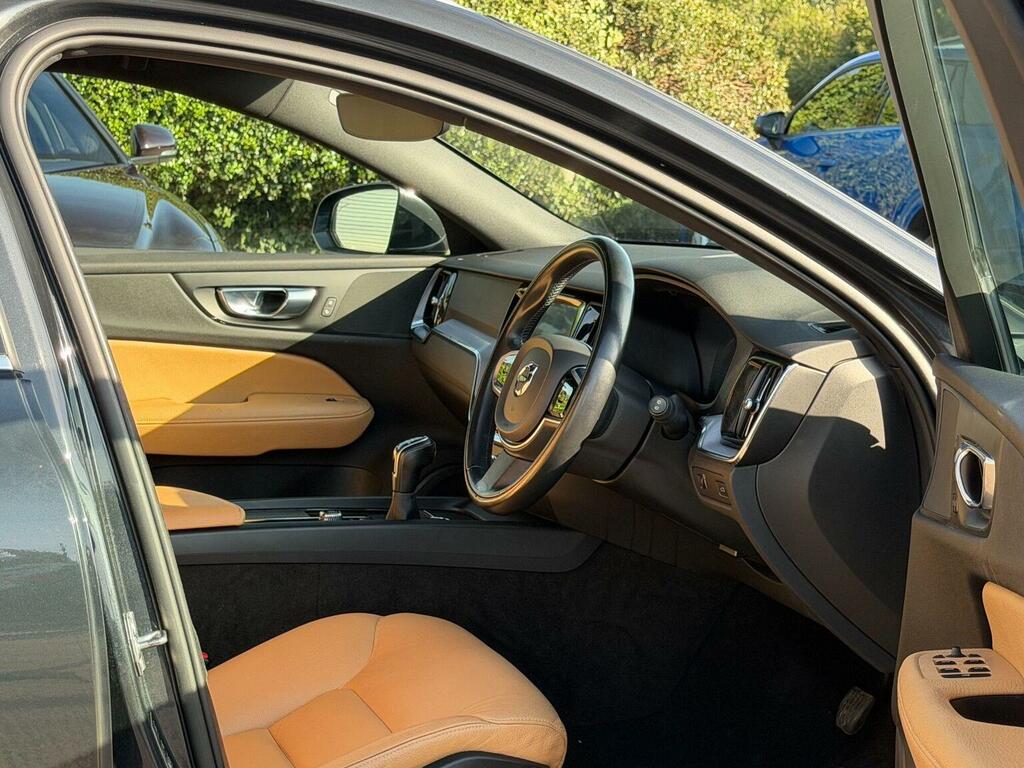 Volvo V60 V60 R-design B4 Mhev Silver #37