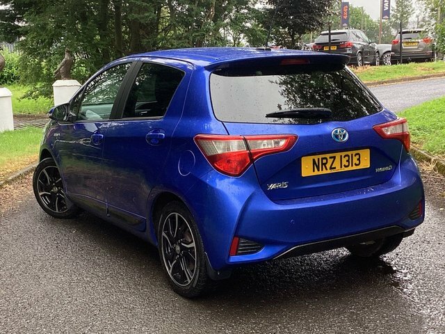 Toyota Yaris 1.5 Hybrid Excel Cvt Navpan Roof  #4
