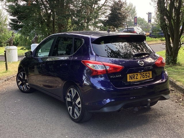 Nissan Pulsar Hatchback Red #6