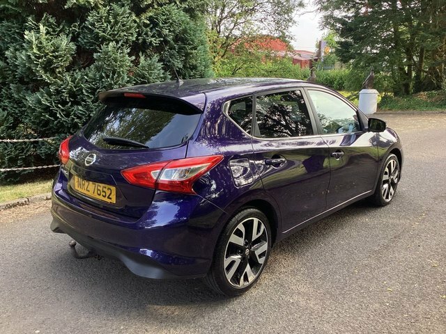 Nissan Pulsar Hatchback Red #12