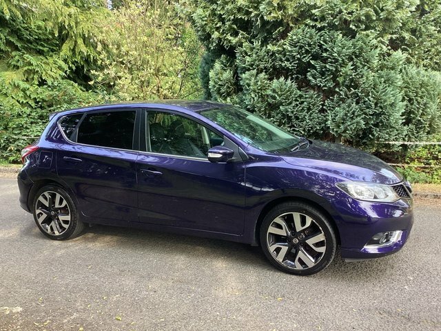 Nissan Pulsar Hatchback Red #8