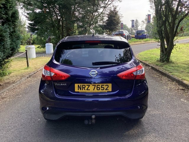 Nissan Pulsar Hatchback Red #11