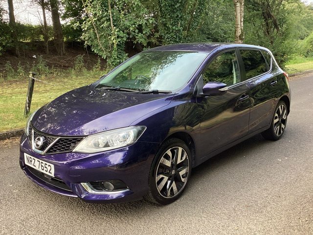 Nissan Pulsar Hatchback Red #5