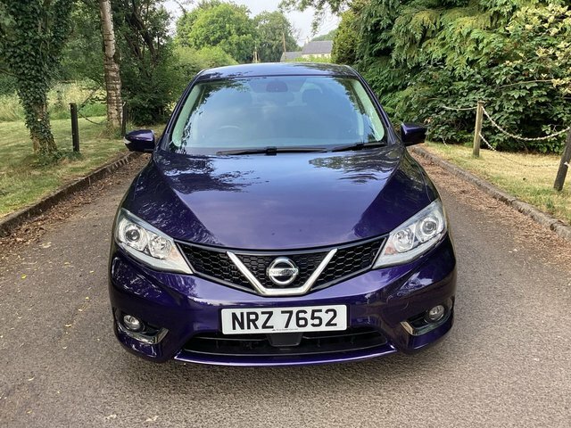 Nissan Pulsar Hatchback Red #4