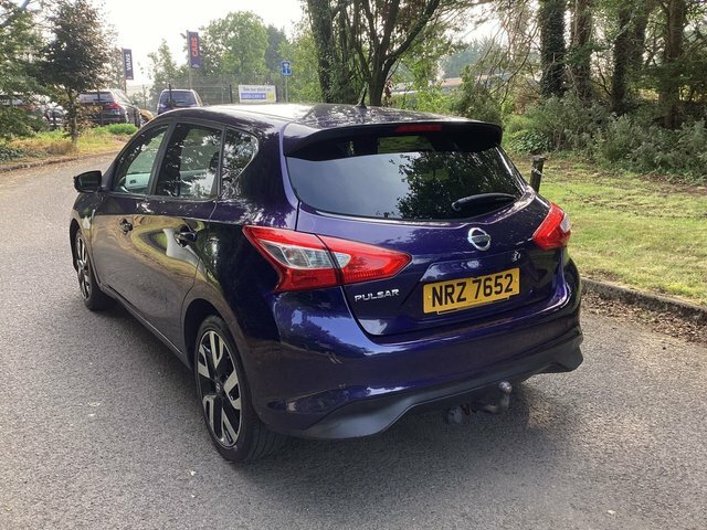Nissan Pulsar Hatchback Red #10