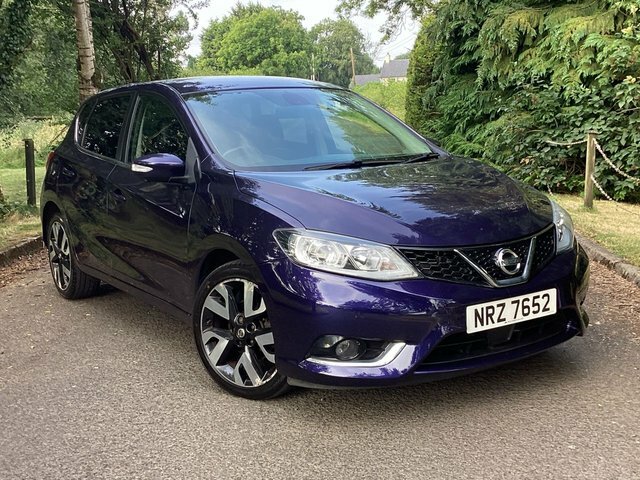 Nissan Pulsar Hatchback Red #7