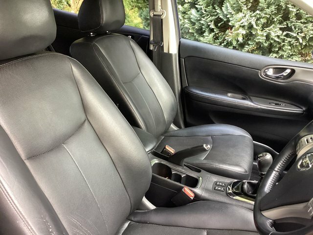 Nissan Pulsar Hatchback Red #16