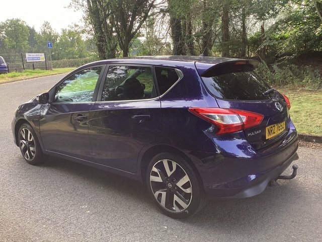 Nissan Pulsar Hatchback Red #9