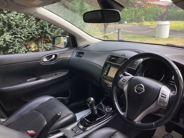 Nissan Pulsar Hatchback Red #17