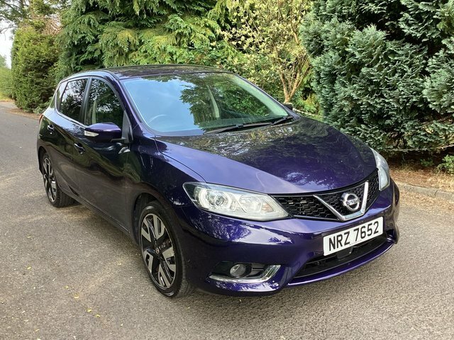 Nissan Pulsar Hatchback Red #3