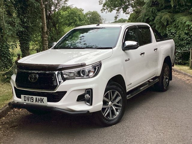 Toyota HILUX 2.4 D-4d Invincible X Pickup Double Cab White