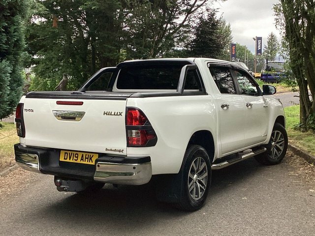 Toyota HILUX 2.4 D-4d Invincible X Pickup Double Cab White #6