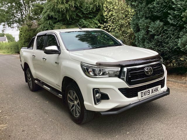 Toyota HILUX 2.4 D-4d Invincible X Pickup Double Cab White #2