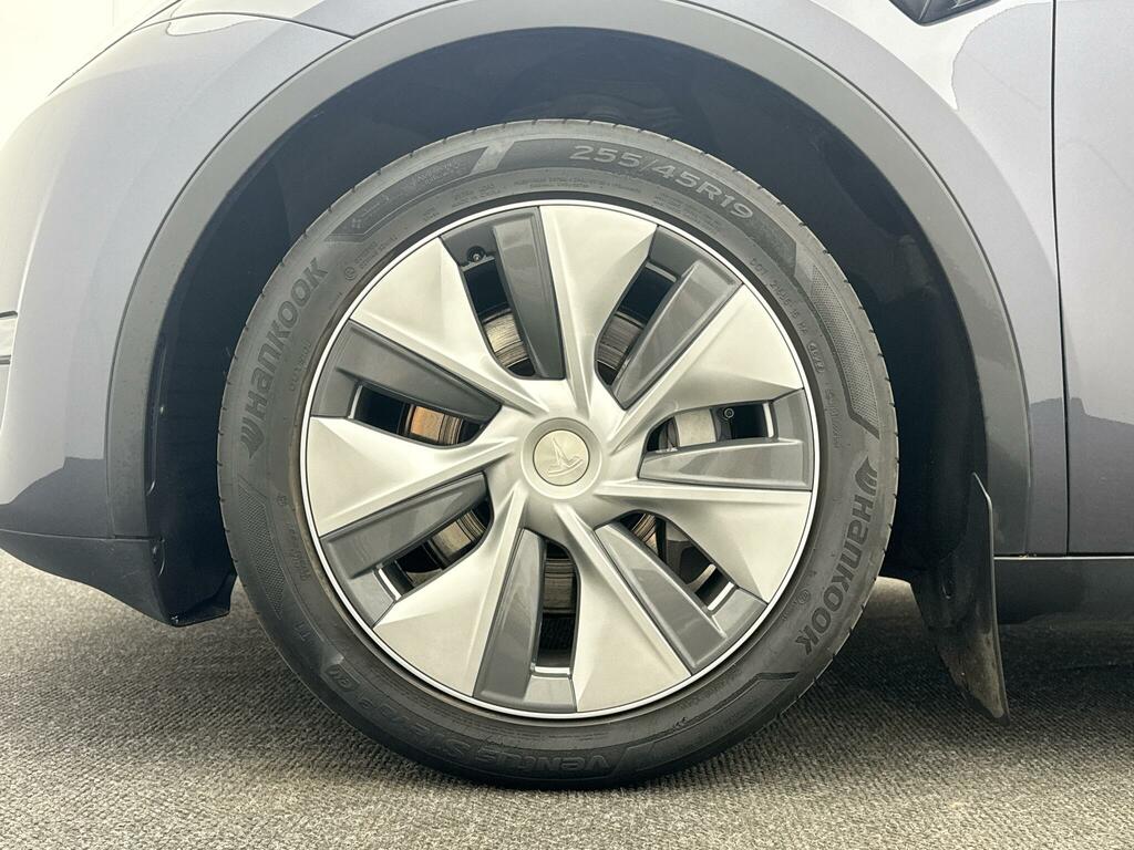 Tesla Model Y Long Range Silver #4
