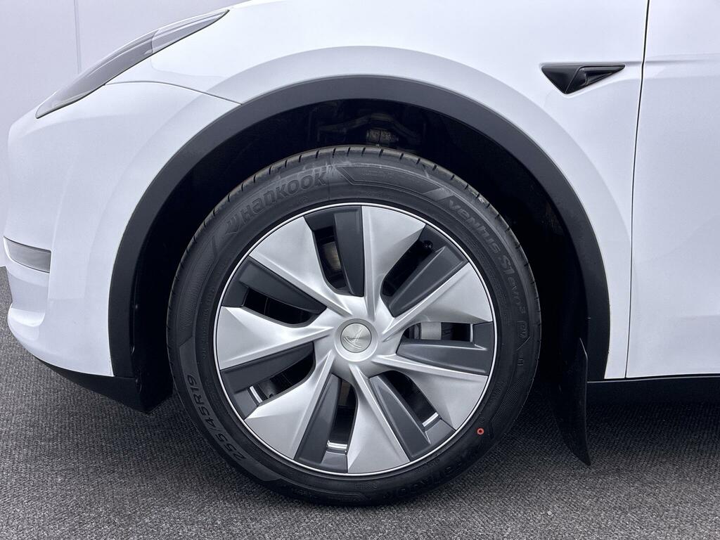 Tesla Model Y Dual Motor Long Range 4Wde White #4