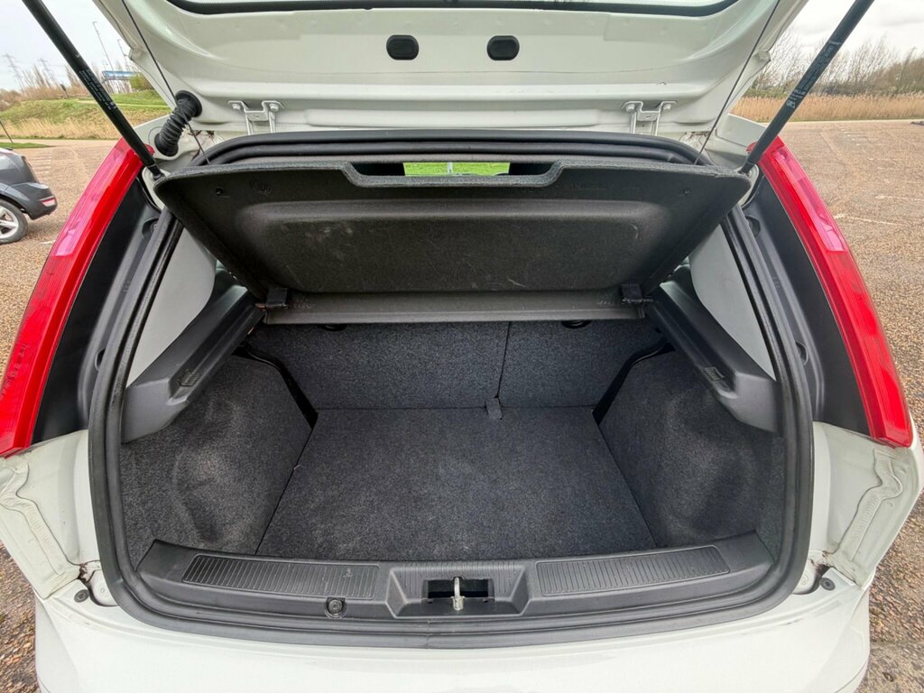 Fiat Punto 1.2 Pop White #18