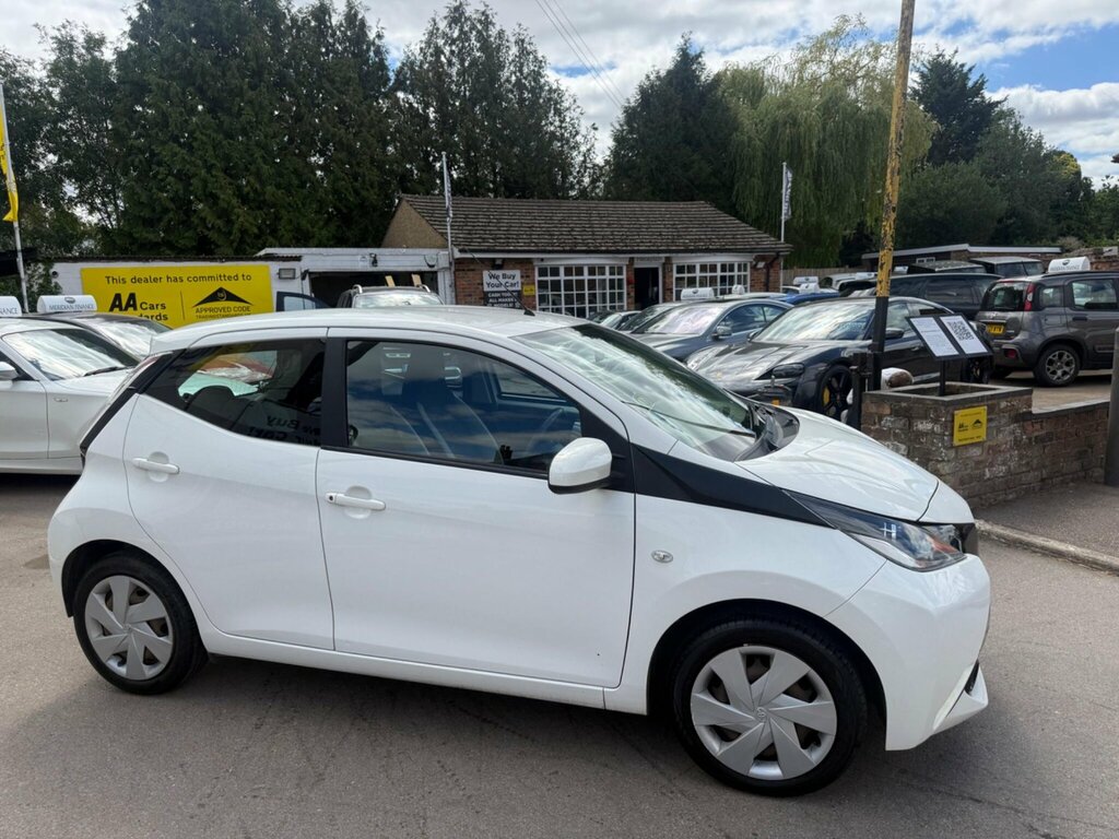 Toyota Aygo 1.0 Vvt-i X-play Euro 6 White #2