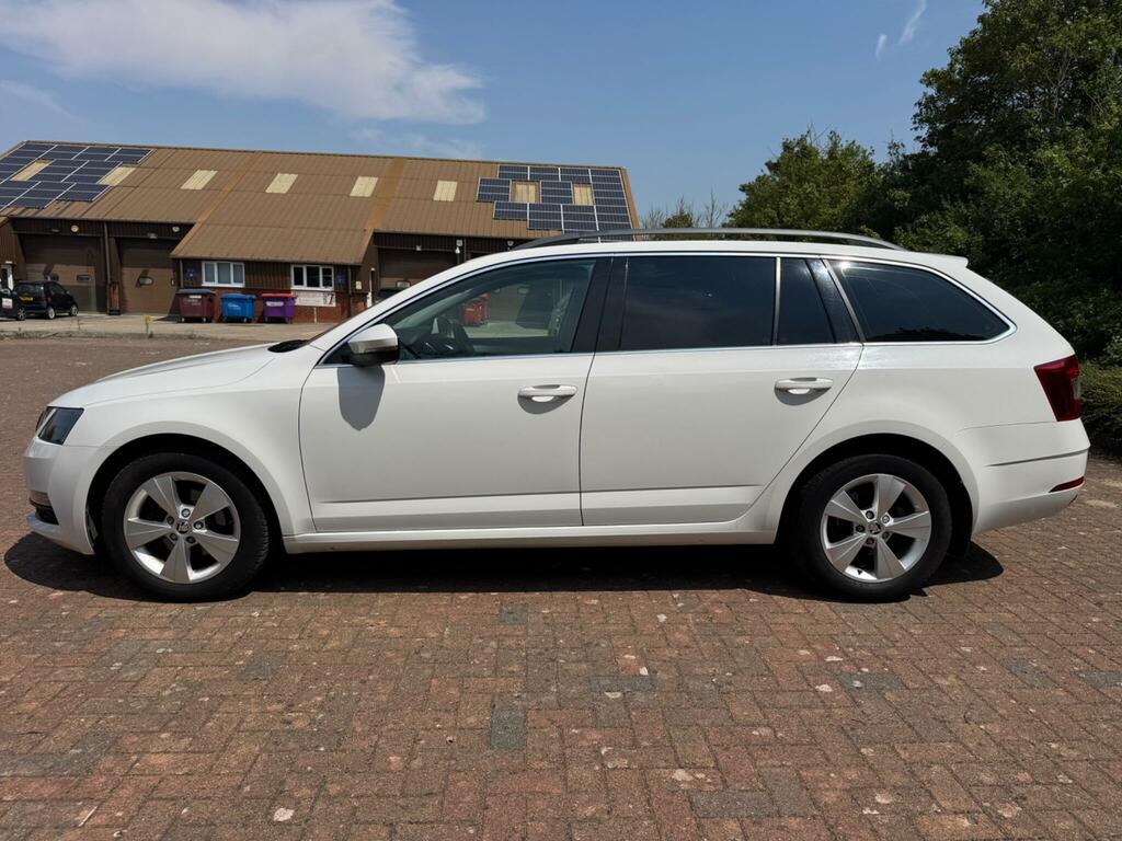 Skoda Octavia Se Technology White #4