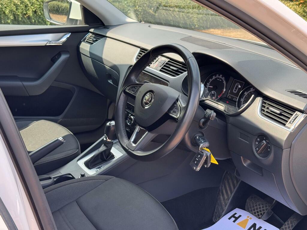 Skoda Octavia Se Technology White #3
