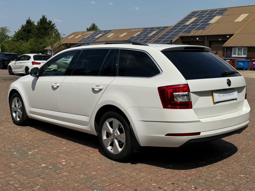 Skoda Octavia Se Technology White #2