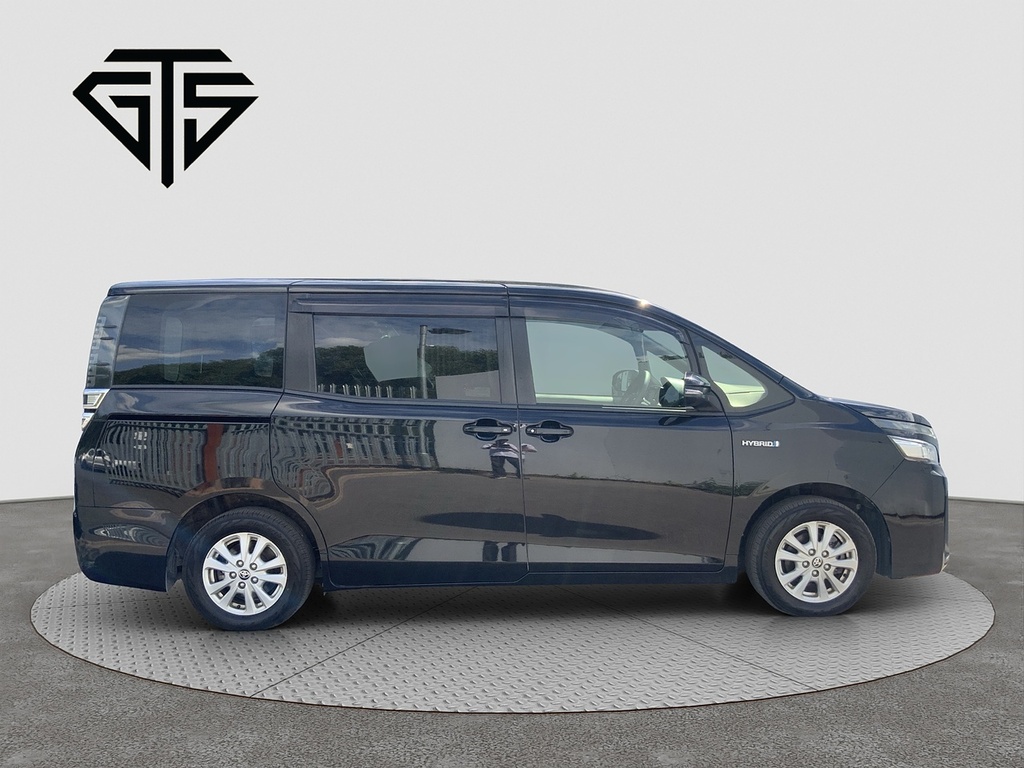 Toyota Voxy Hybrid X Black #2