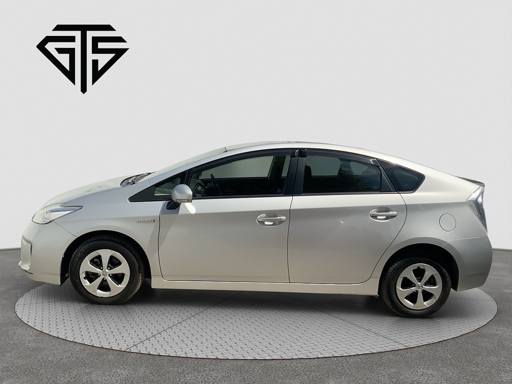 Toyota Prius L Silver #6