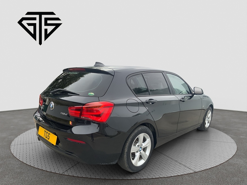BMW 1 Series Sport Black #3
