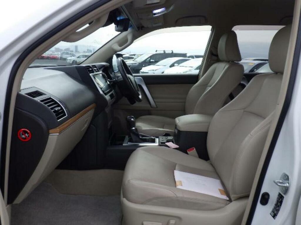 Toyota Land Cruiser 2.8 D-4d Invincible 7 Seats Blue #19