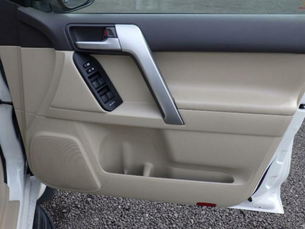 Toyota Land Cruiser 2.8 D-4d Invincible 7 Seats Blue #14