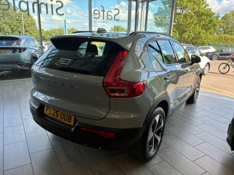 Volvo XC40 2.0 B4 Mhev FL25UUB  #4