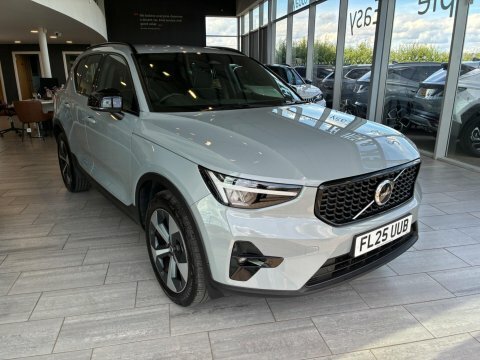 Volvo XC40 2.0 B4 Mhev FL25UUB  #3