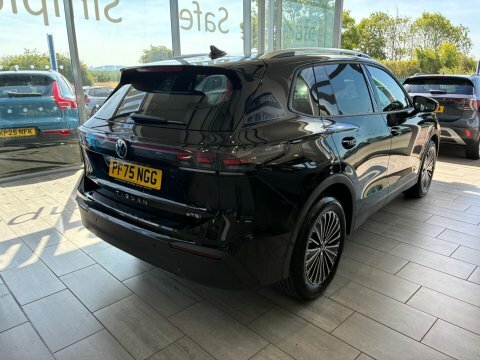Volkswagen Tiguan 1.5 Tsi 150Ps R-line Evo Dsg Black #4